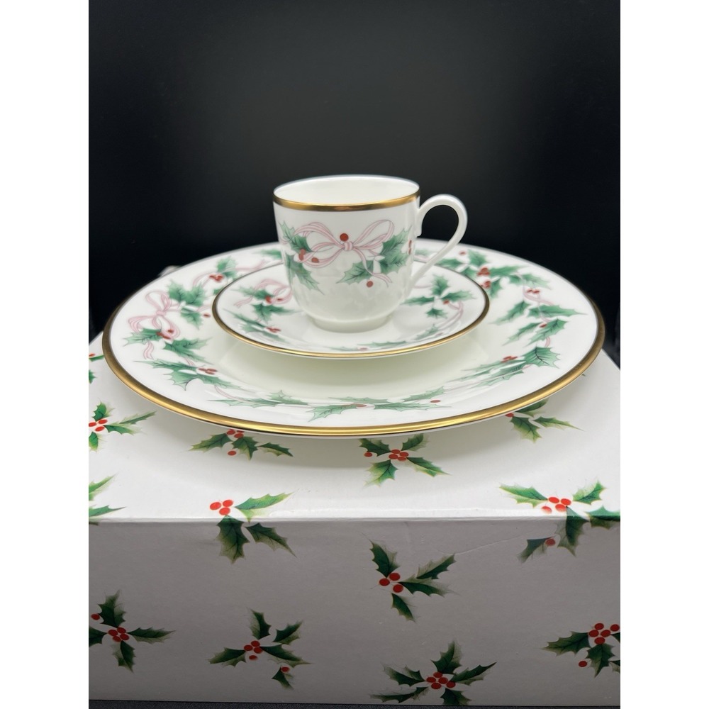 Mikasa Ribbon Holly 3 Pc Place Setting Gold Rimβ Berries Pink Bows Christmas